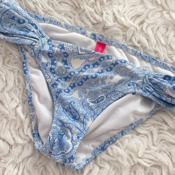 Victoria’s Secret set of 2 bikini bottoms - Picture 2 of 10